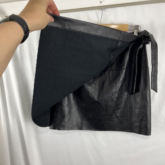 SNDYS Revolve NWT Vegan Mini Skirt Womens Size M Y2K Baddie - Picture 3 of 12